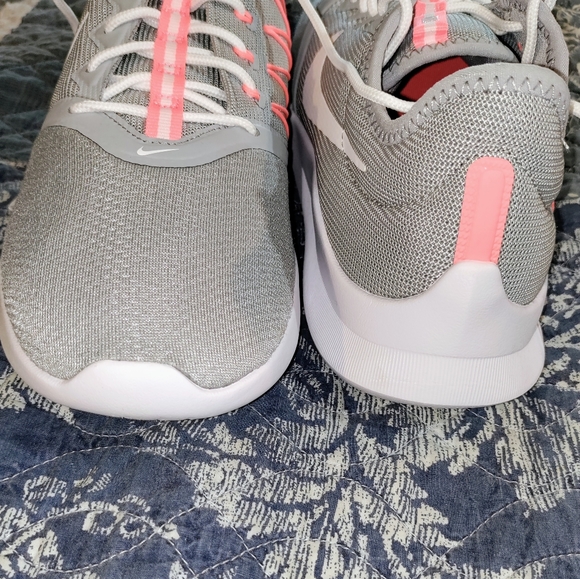 Nike - Picture 6 of 9